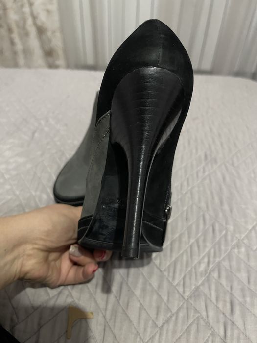 Продам ботильоны замшевые