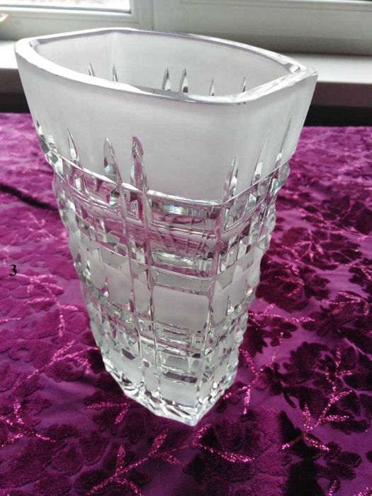 Продам хрустальные вазы для цветов, салатницу