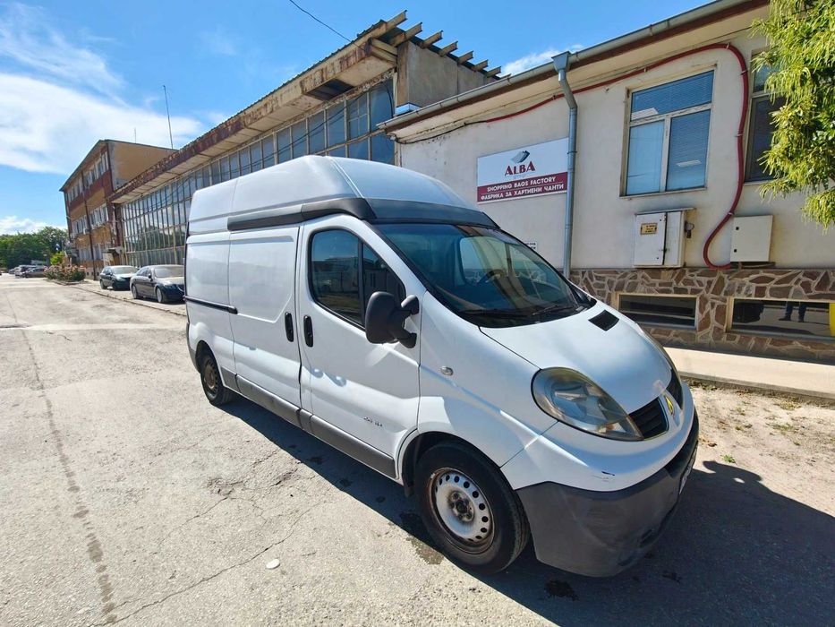 Продава се бус Renault Trafic