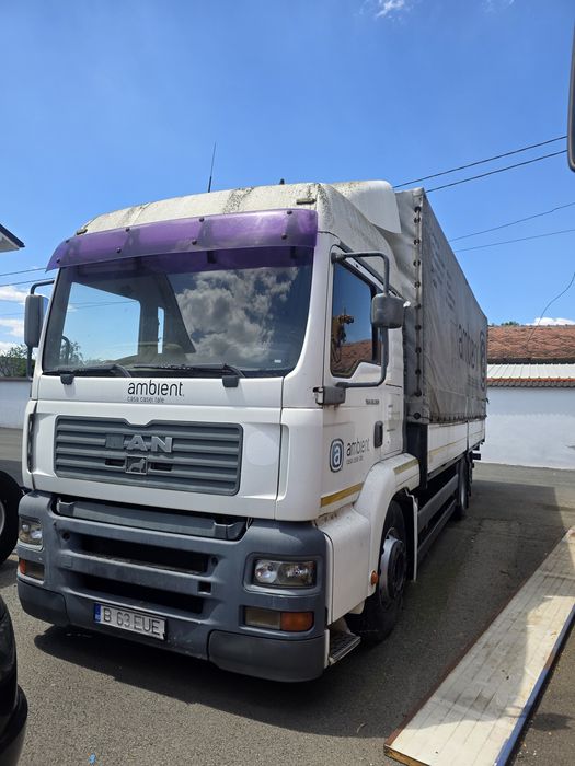 Autotractor cu prelata MAN