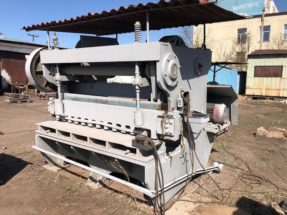 Гильотина для рубки листового металла