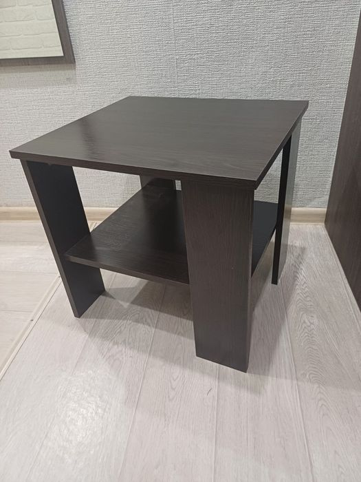 Столик с полкоой