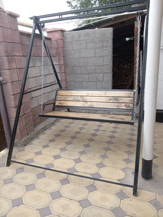 Мусорный бак, качеля, мангал