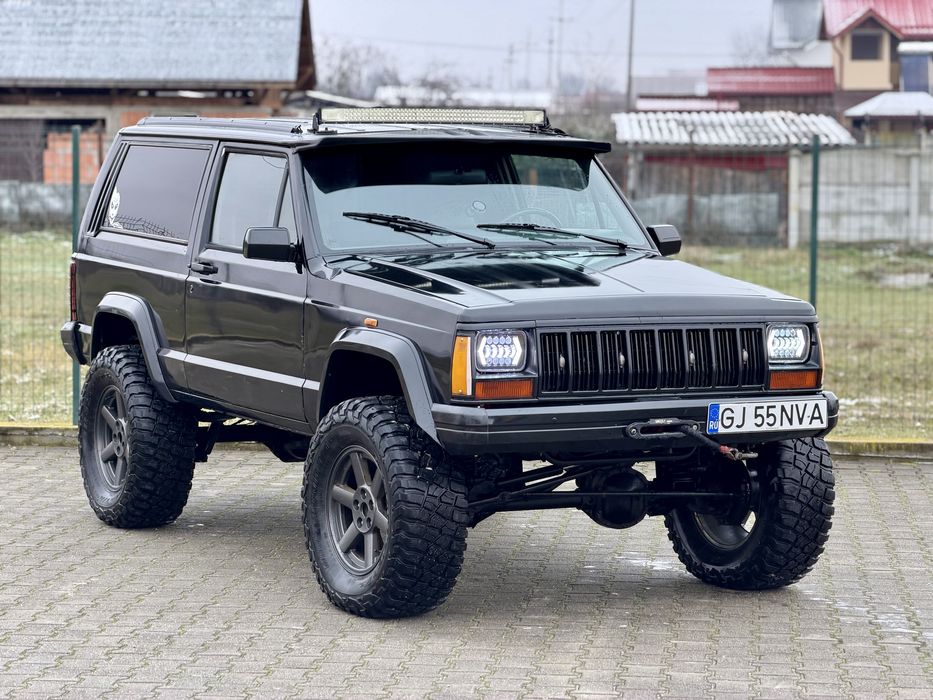 Vand / schimb Jeep XJ /Autoutilitar / 2.1 Diesel