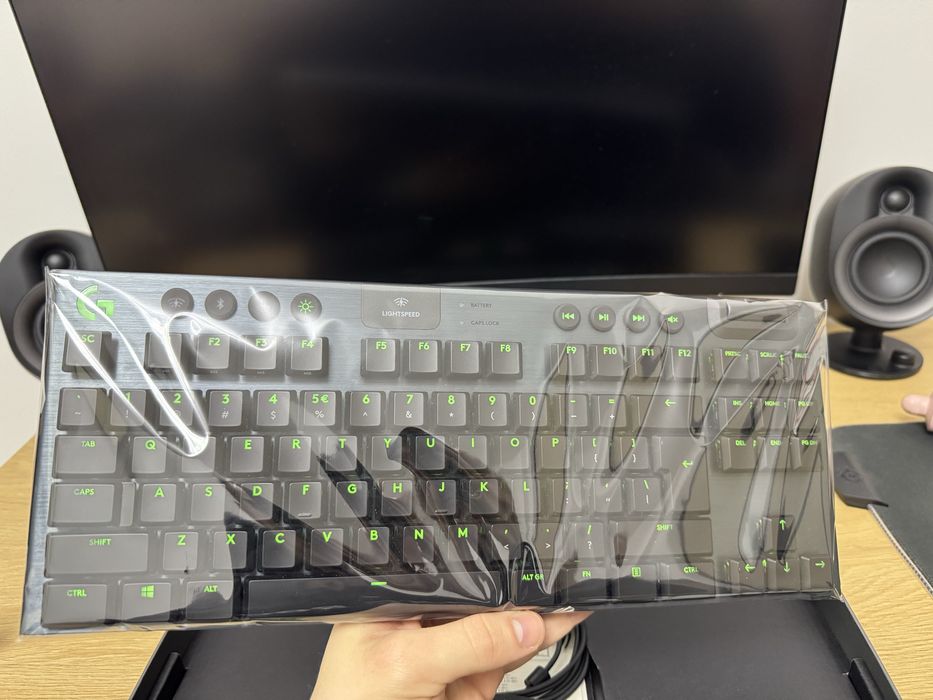 Tastatura Logitech G915 TKL, Switch Tactile, ca noua