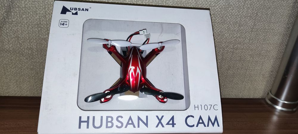 Дрон, Квадрокоптер  Hubsan X4 H107C с камера
