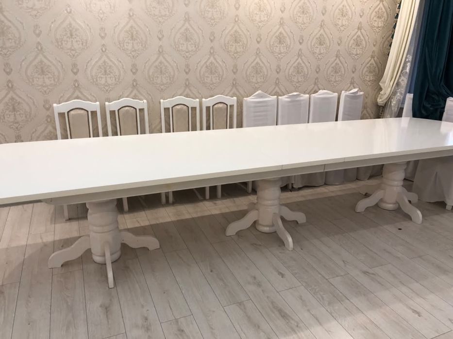 Диван стол стулья