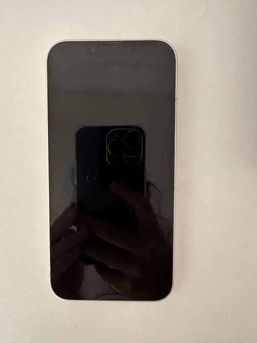 Продаю айфон 13