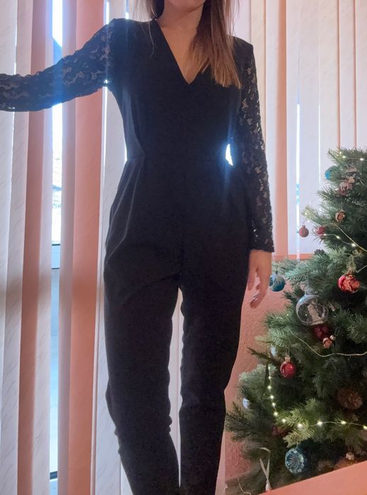 Черен гащеризон с дантелени ръкави