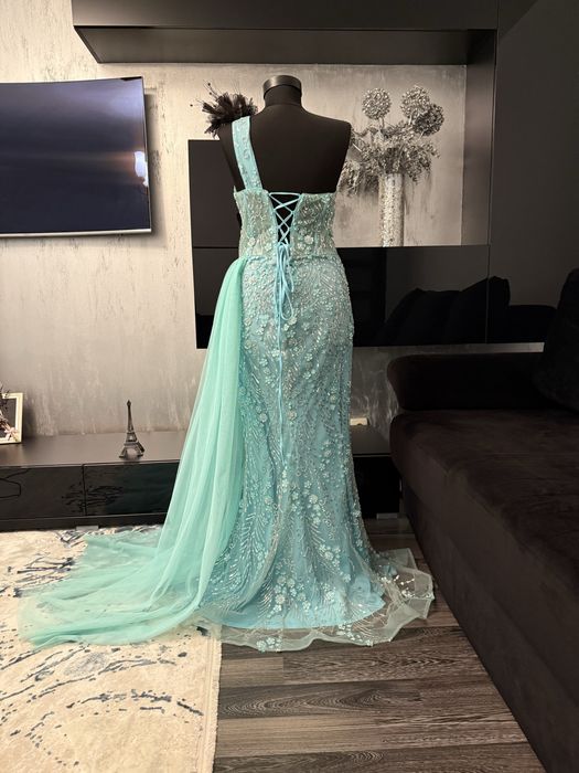 Rochie noua superba.