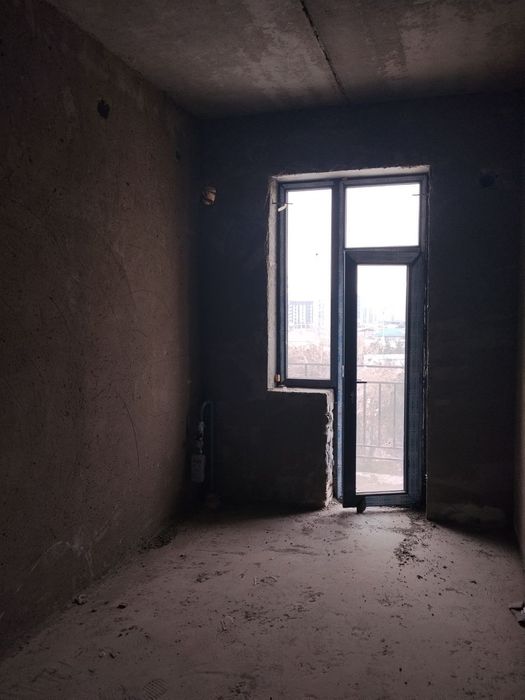 Тезда 1 хонали 5 каватда жойлашган квартира сотилади Манзил Шарк 1  sh