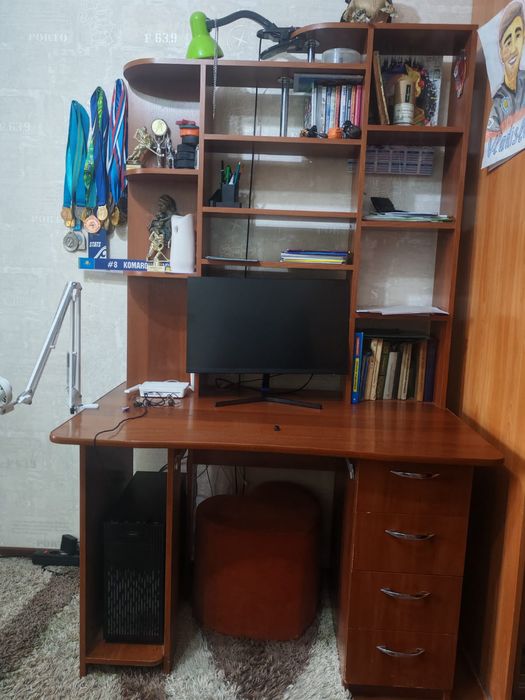 Продам письменный стол