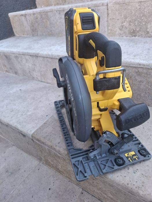 Circular DeWalt DCS 576