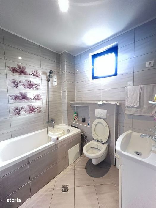 Vila Superba pentru 2 familii /9 Camere /Curte 721