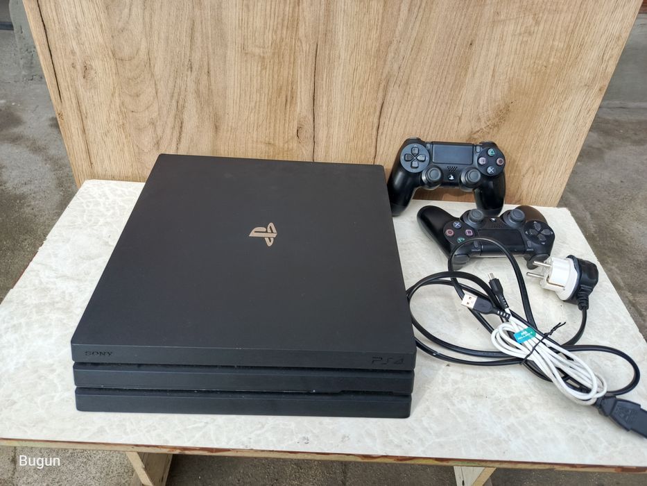 Playstation 4 Pro 1 terabayitlik  Holati ideal Koʻrasan kelgan