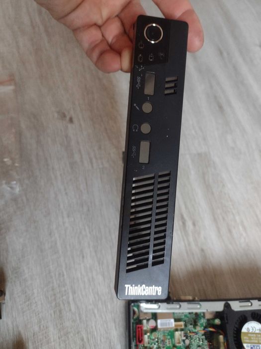 Mini PC  Lenovo ThinkCentre M95p за части или ремонт