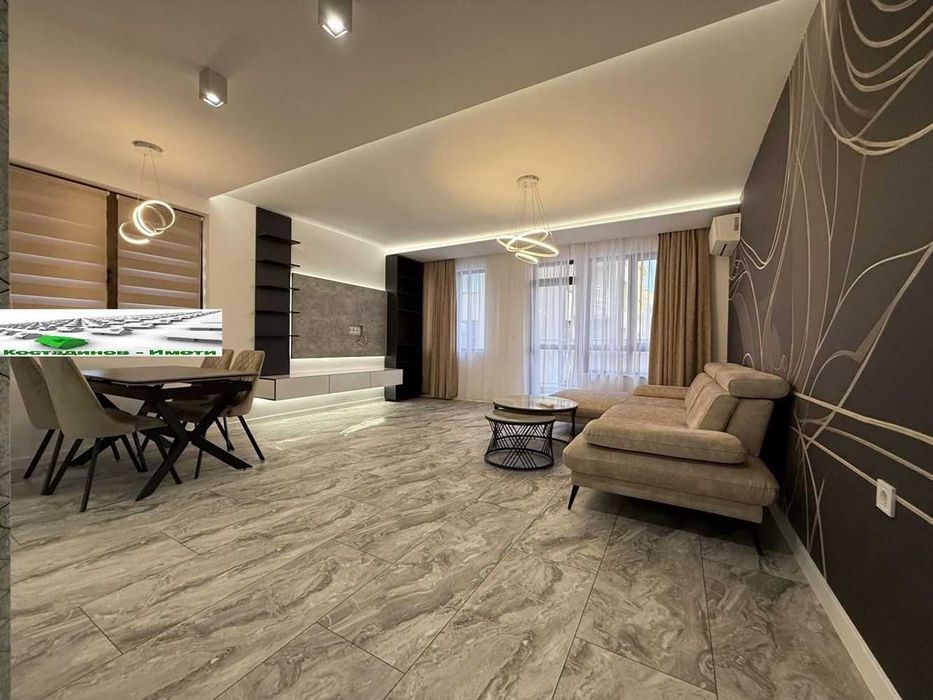 Продава се Тристаен апартамент в Пловдив, Остромила - 118 кв.м за 1907 €/кв.м - Снимка #1