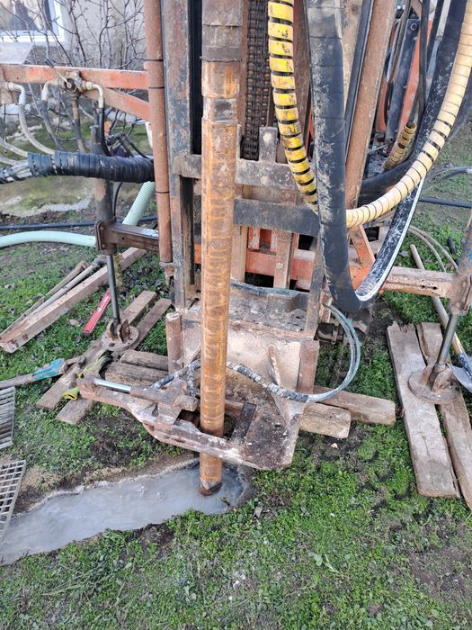 Foraje puturi apa mecanizat