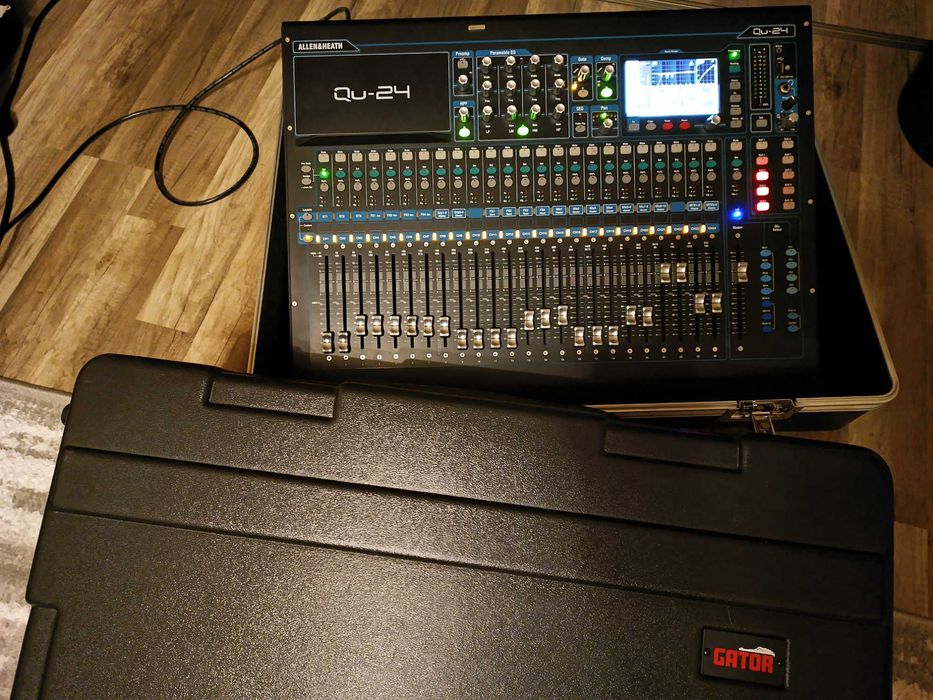 Mixer Digital Allen&Heath QU 24 Chrome cu Case Gator