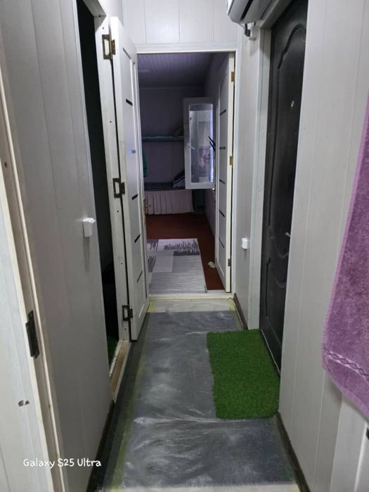 Вагон яшаш учун тайёр 12 та одамга жойи ва кравати бор