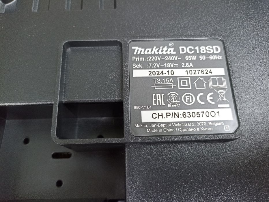 DC18SD18V-StatieIncarcare/ incarcatoriginal-Makita, NOU.
