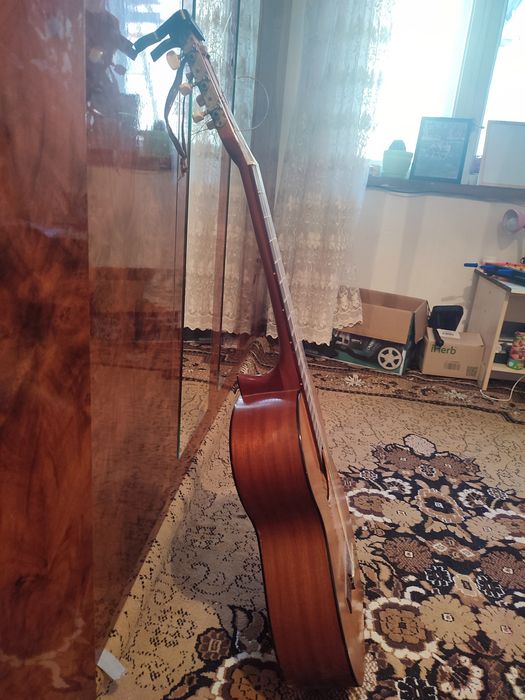 Гитара музима ресоната