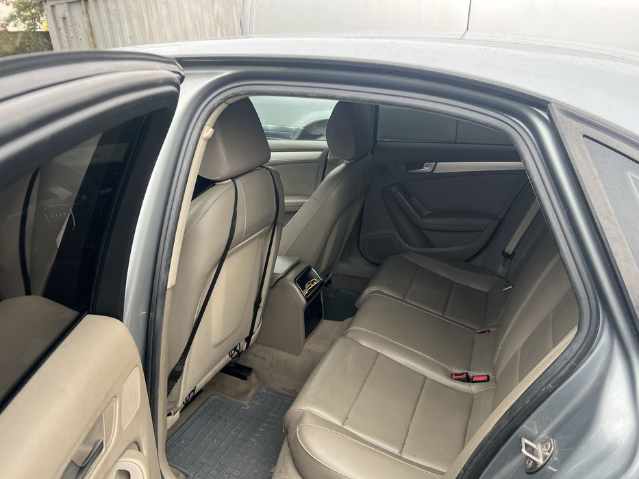 Vand Audi A4 anul 2009