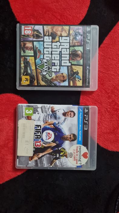 vând PS3 slim 256 și după controllere