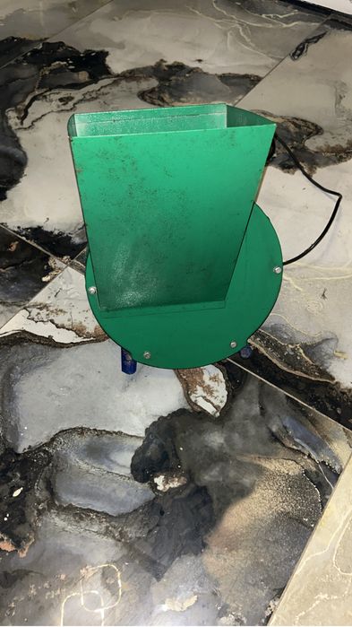 Vand tocatoare de mere , pere