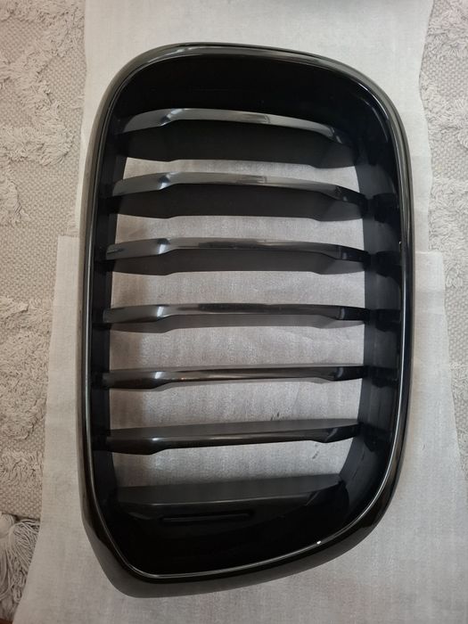 Grile negre BMW noi
