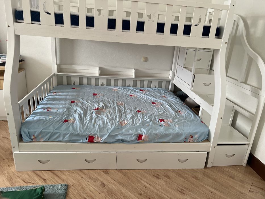 Продам двухъярусную кровати