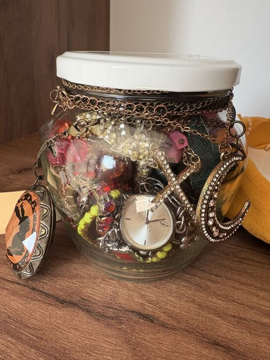 Буркан с бижута - stradivarius hm zara pull and bear