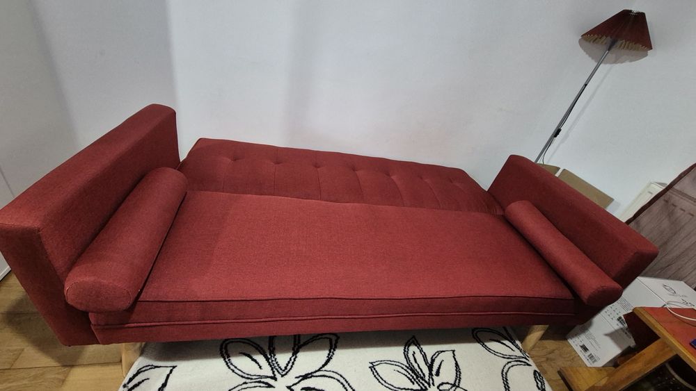 Canapea extensibila rosie de 3 locuri