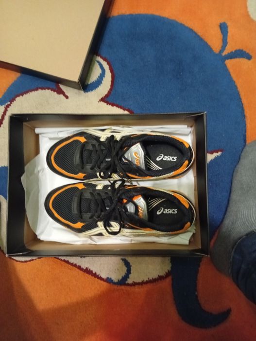 Vând pereche de crampoane