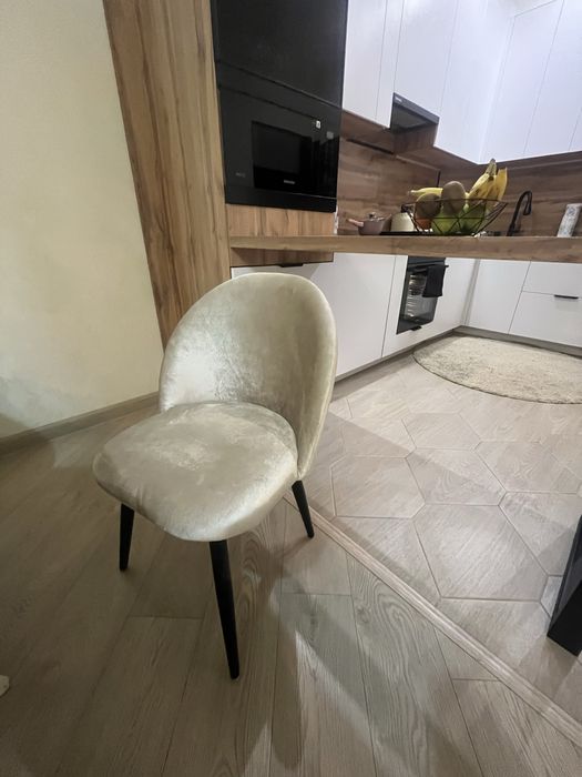 3 стула  новых для кухни