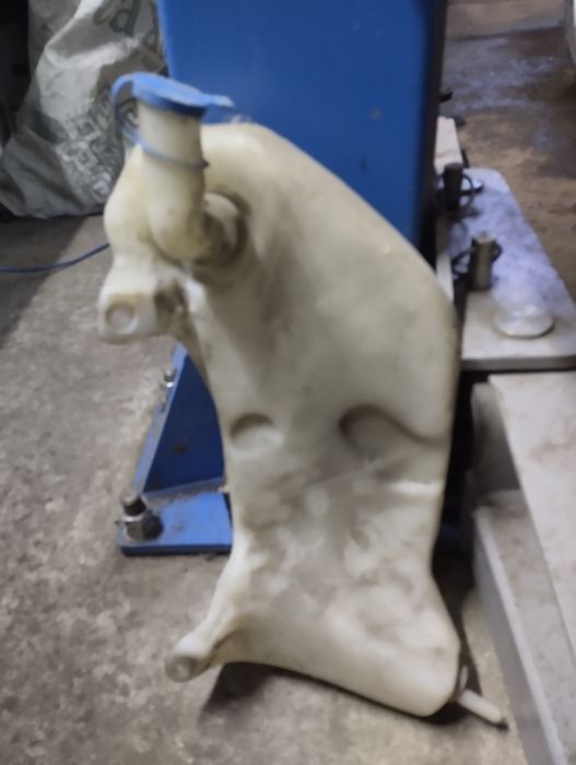 Продам Бачок омывателя