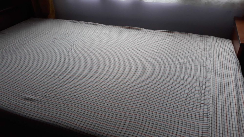 Продавам стара спалня - с дунапренов матрак -дюшек