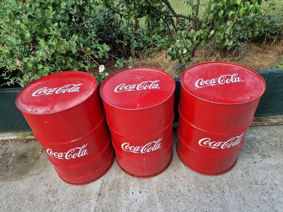 Butoaie metalice Coca-Cola