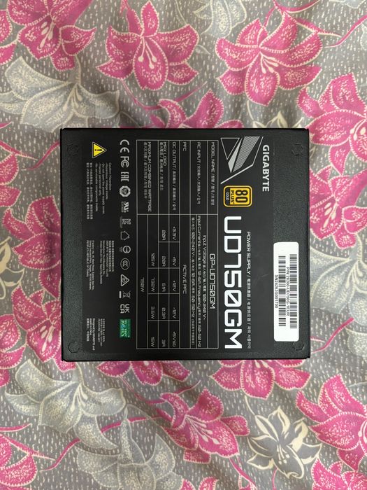 Блок питания GIGABYTE GP-UD750GM 750 Вт