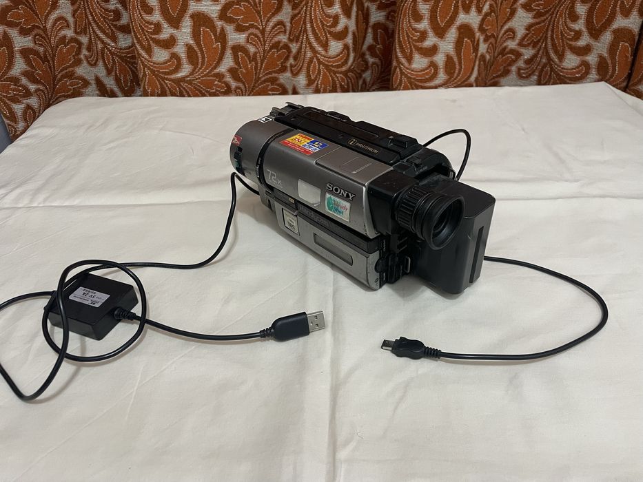 Sony Handycam Vision CCD-TRV65 (NTSC).