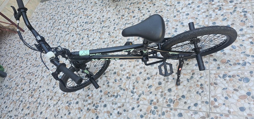Bicicleta.   bmx