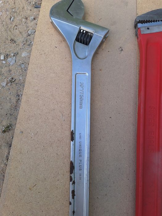 Трубный ключ разводной ключ