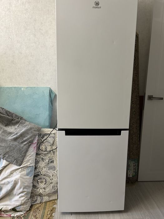 продам холодильник INDESIT  в хорошем состоянии