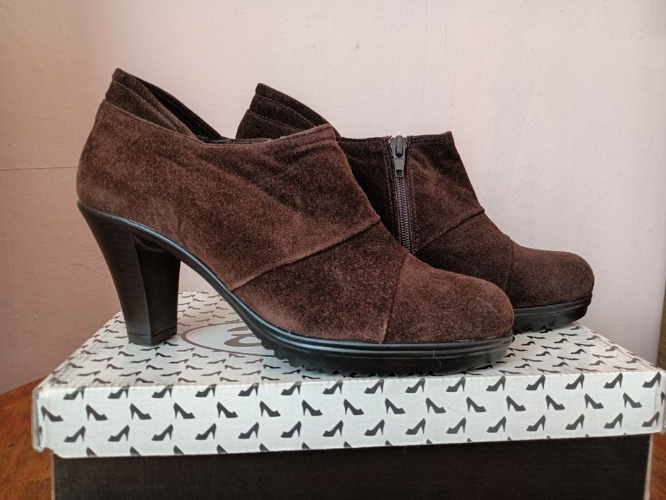 Нови!№39 Кафяви Боти Ест ми
15 €
29,34 лв