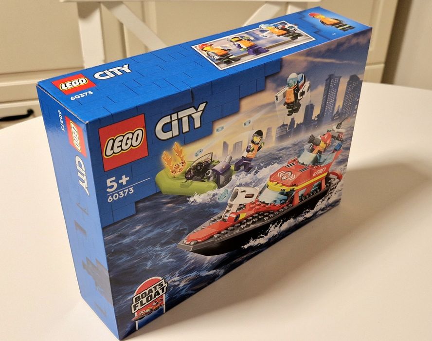 Ново LEGO City 60373 – Пожарникарска спасителна лодка