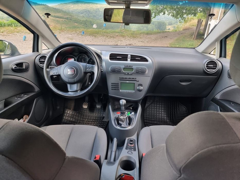 Seat Leon 2.0TDI 140 cai mașină merge și arată ok pentru virsta ei