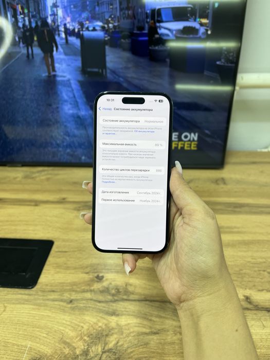 Телефон Apple iPhone 16