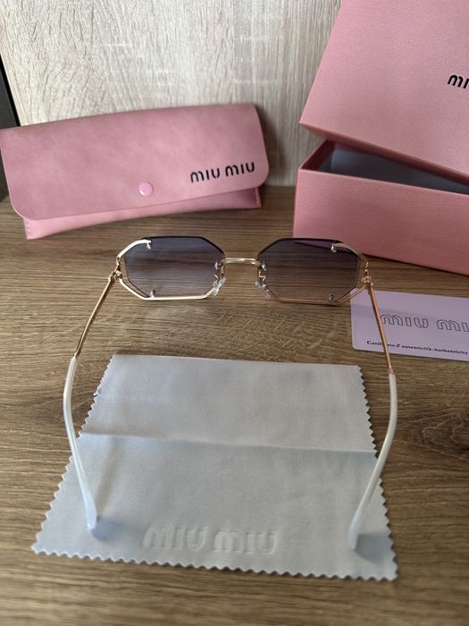 Ochelari de soare Miu Miu, Noi!