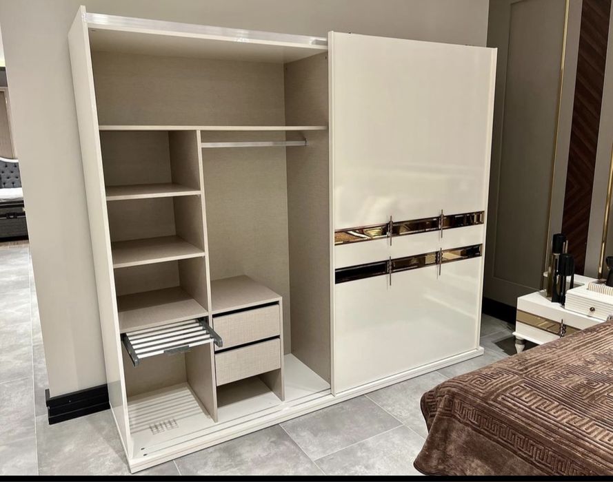 Спальный гарнитур