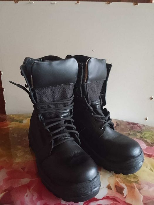 Продам кожаные берцы